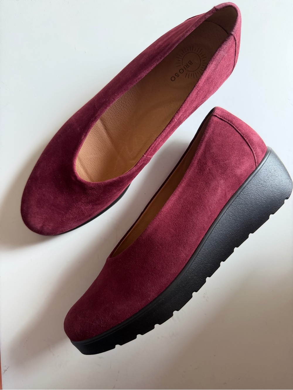 NWT Brioso Waverly Suede Sweetheart Wedge Pumps Sz 9 Color Cranberry - Picture 8 of 11